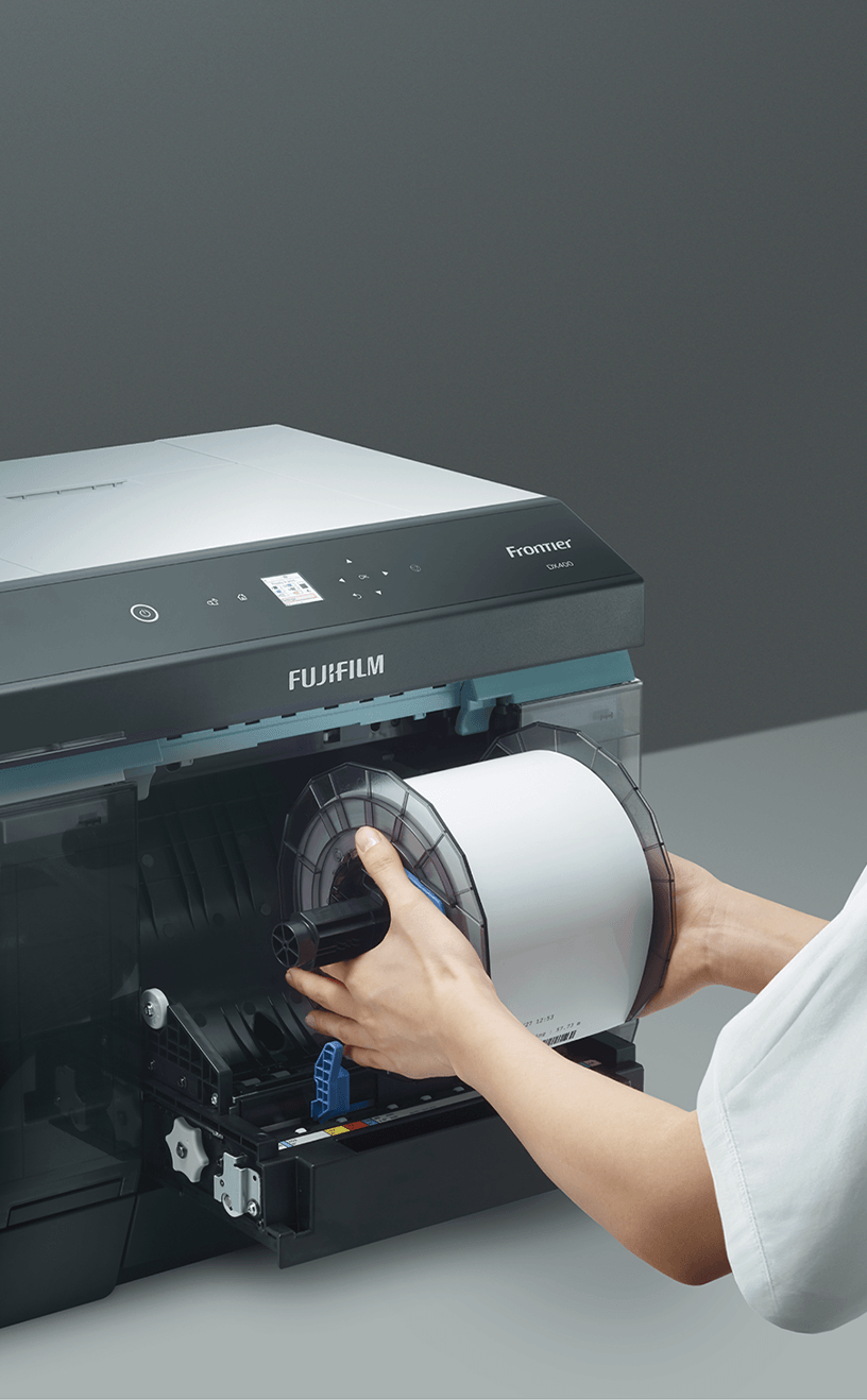 Fujifilm DX400W Printer - Easy paper roll replacement