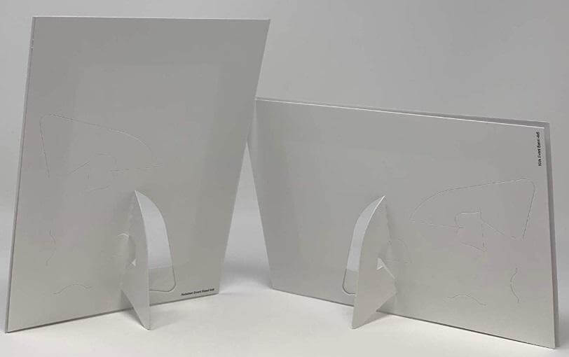 White 4x6 cardboard photo easels with detachable stands for kids' school and event displays.